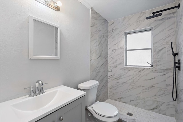 bathroom featuring tiled shower, vanity, and toilet