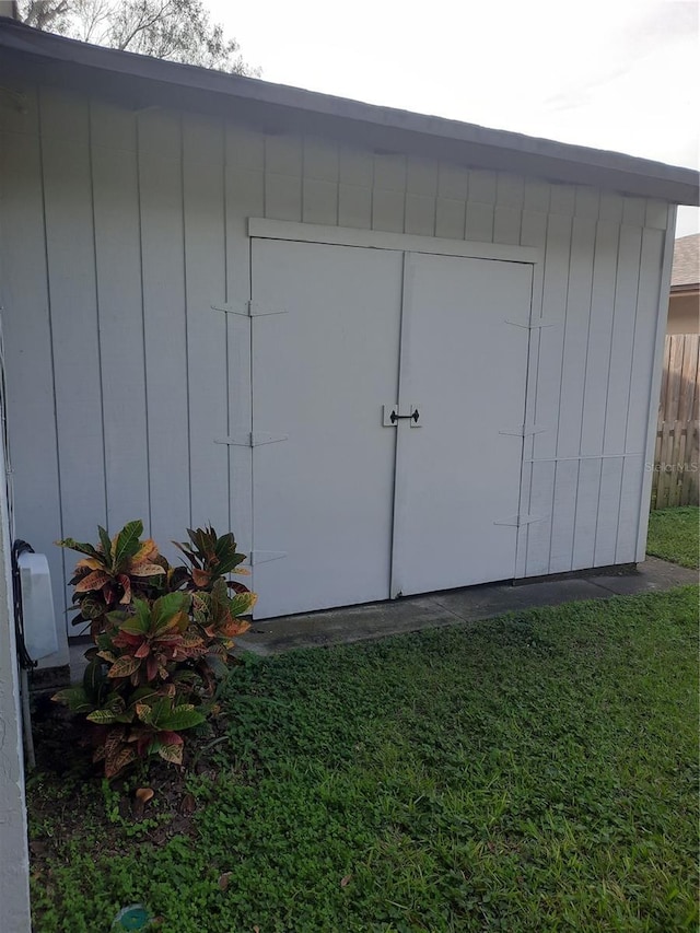 view of outbuilding featuring a lawn