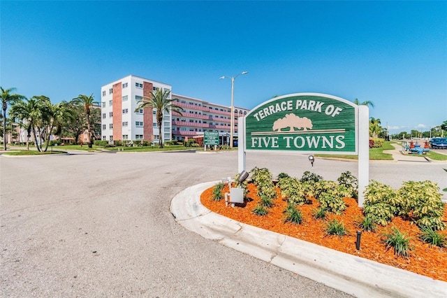 view of community / neighborhood sign