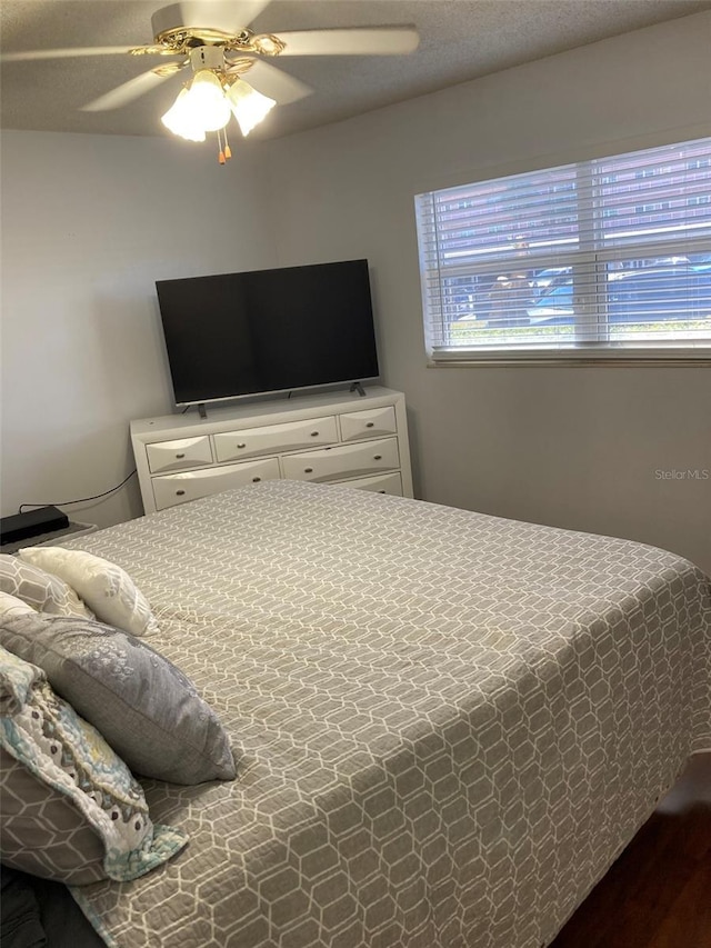 bedroom featuring ceiling fan