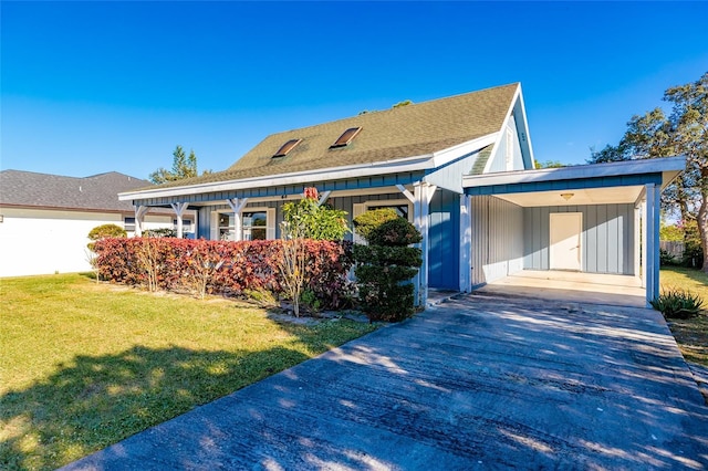 view of front of property with a front yard and a carport