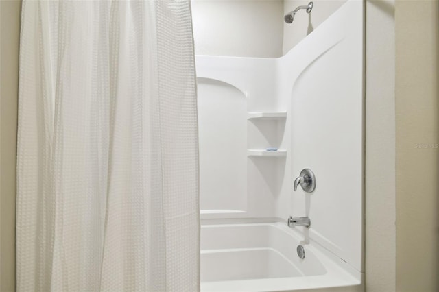 bathroom featuring shower / bath combo