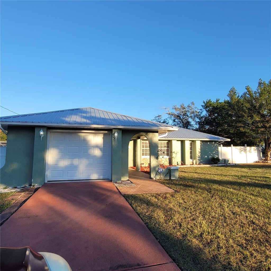 view of front of house with a front lawn