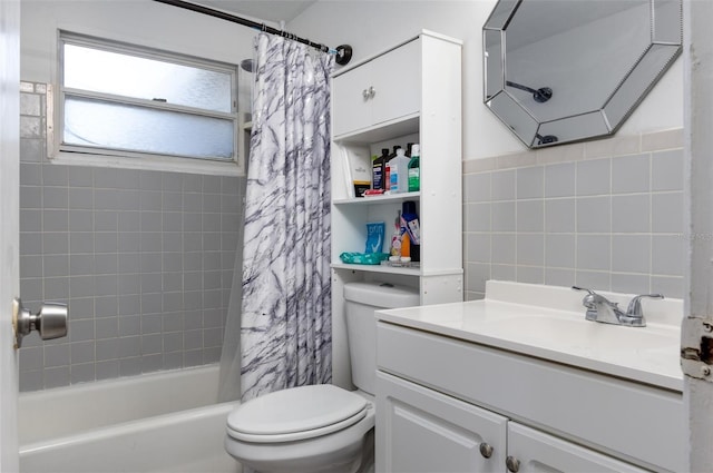 10273 109th Ave, Largo, FL 33773 - bathroom with vanity, shower / tub combo, and tile walls