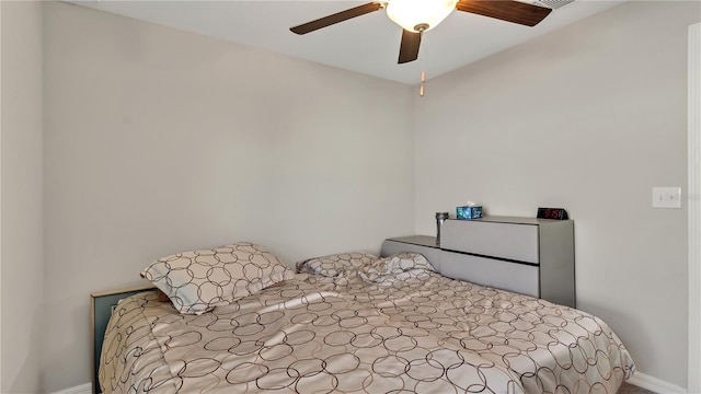 bedroom with ceiling fan