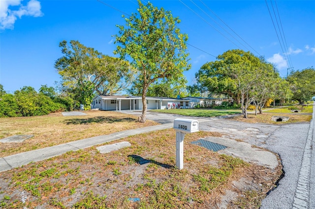 view of front of property with a front yard