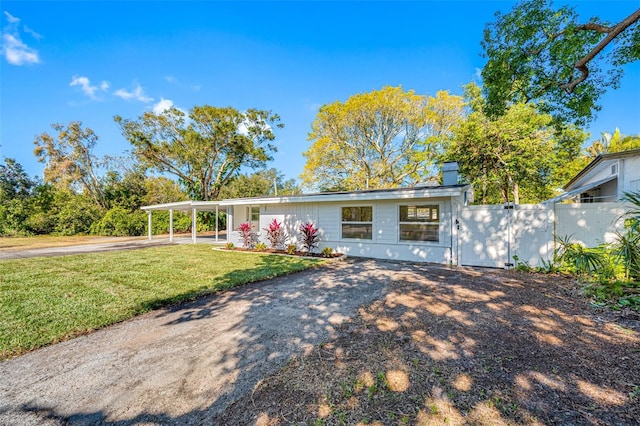 view of front of house featuring a front lawn and a carport