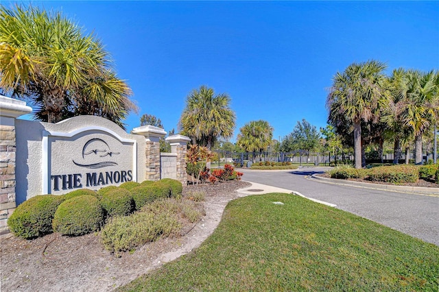 view of community / neighborhood sign