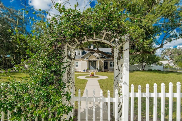 view of front of home with a front lawn