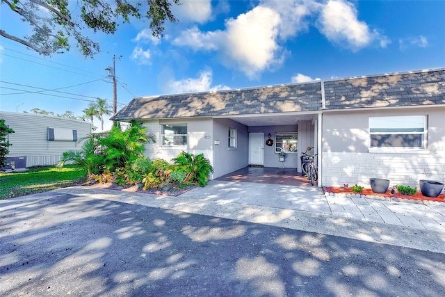 view of front of house featuring a carport