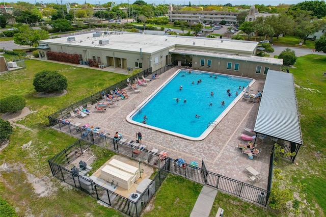 view of swimming pool