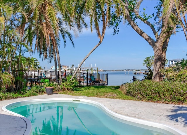 view of swimming pool featuring a water view