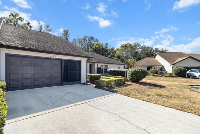 single story home featuring a front yard