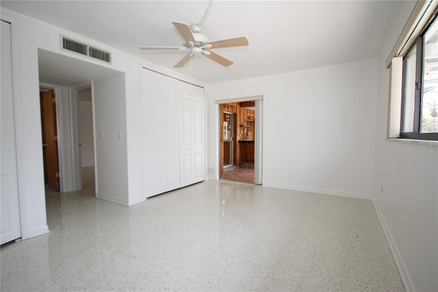 empty room featuring ceiling fan