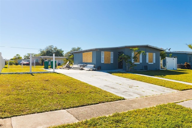 single story home featuring a front lawn