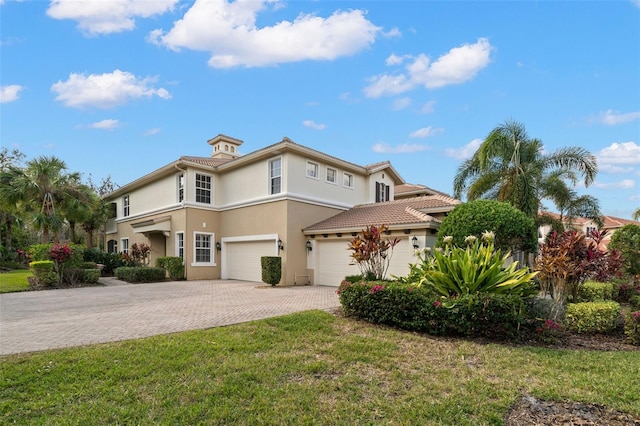 view of front of house featuring a front lawn and a garage