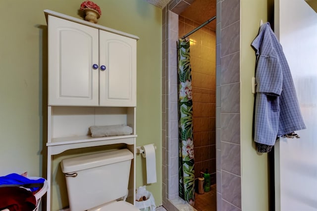 bathroom featuring curtained shower and toilet