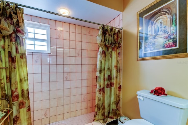 bathroom featuring tile patterned flooring, curtained shower, and toilet