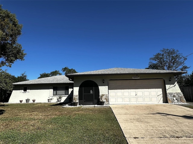 view of front of house featuring a garage and a front yard