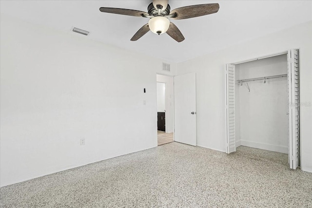 unfurnished bedroom with ceiling fan and a closet