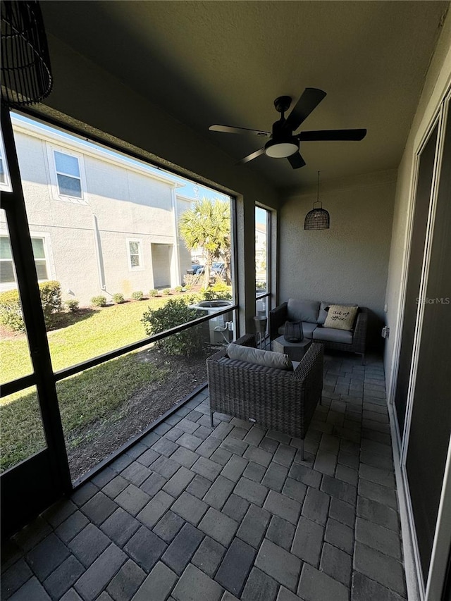 sunroom with ceiling fan