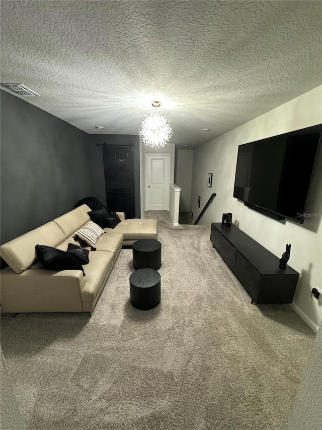 carpeted living room featuring a notable chandelier and a textured ceiling