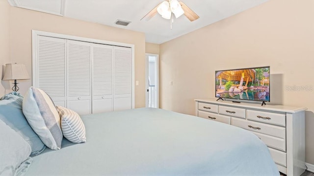 bedroom featuring ceiling fan and a closet