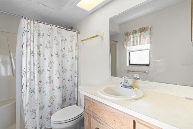 bathroom with vanity, a shower with shower curtain, a textured ceiling, and toilet