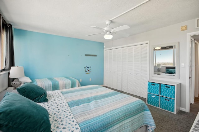 carpeted bedroom featuring a textured ceiling, a closet, and ceiling fan