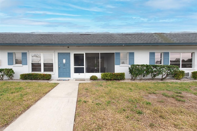 4444 Swift Rd Unit 20, Sarasota, FL 34231 - ranch-style home with a shingled roof and a front yard
