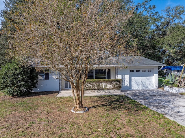 view of front facade with a garage and a front yard