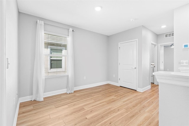 spare room featuring light hardwood / wood-style floors and ceiling fan