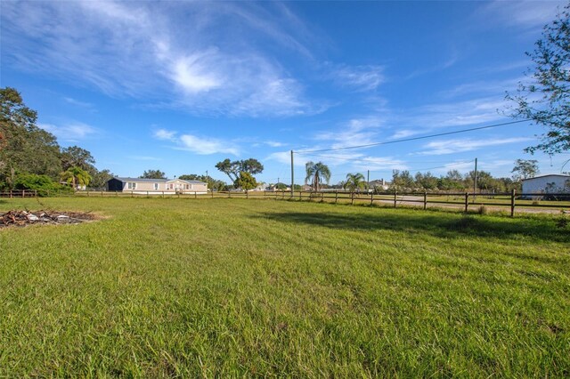 view of yard featuring a rural view