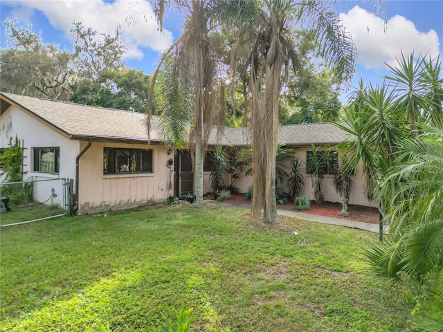 single story home with a front yard