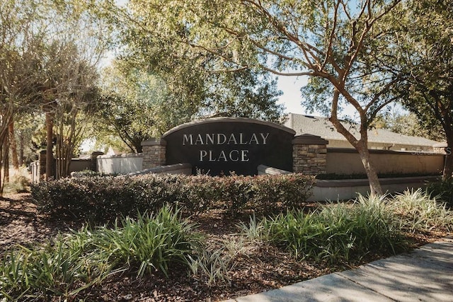 view of community / neighborhood sign