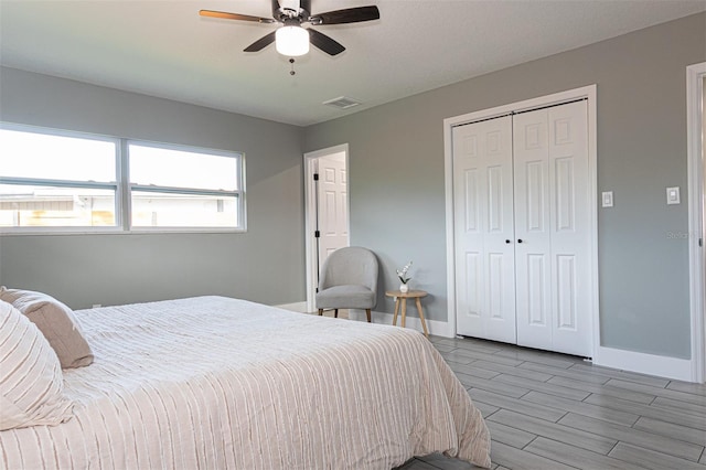 bedroom featuring a closet, light hardwood / wood-style floors, and ceiling fan