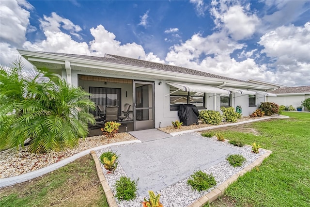 view of front of home with a front lawn