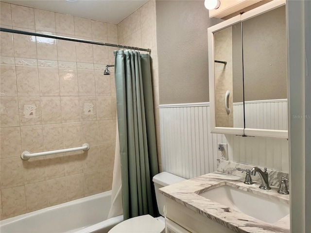 1003 Beverly Ave, Largo, FL 33770 - full bathroom featuring shower / bath combination with curtain, vanity, toilet, and a textured wall