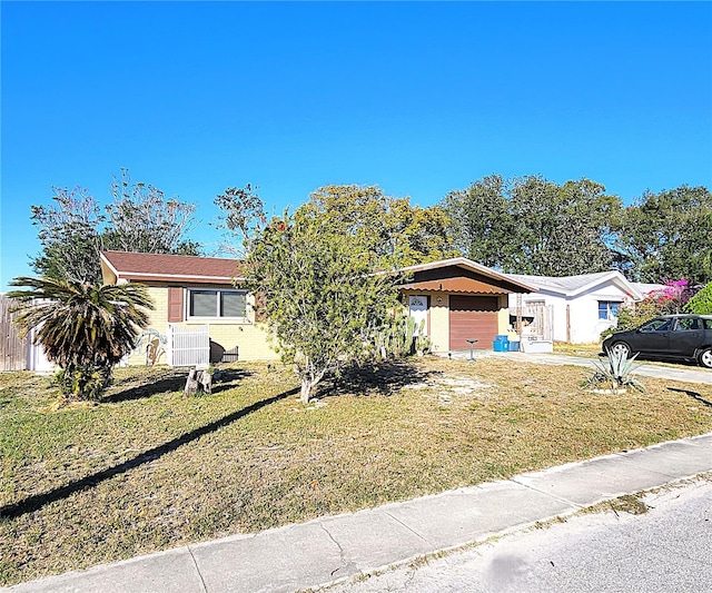 view of front of property featuring a garage and a front yard