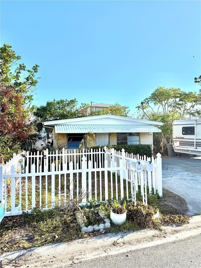 view of front of property