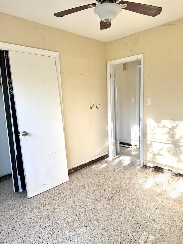 empty room featuring ceiling fan