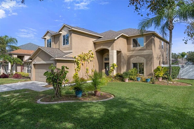 view of front of property featuring a front lawn