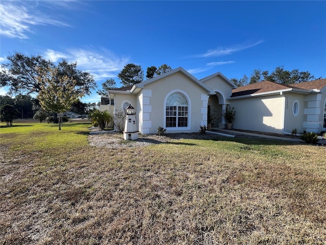 single story home with a front yard