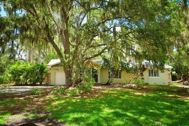 view of front of property with a garage and a front yard