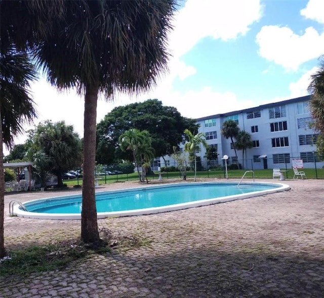 view of swimming pool