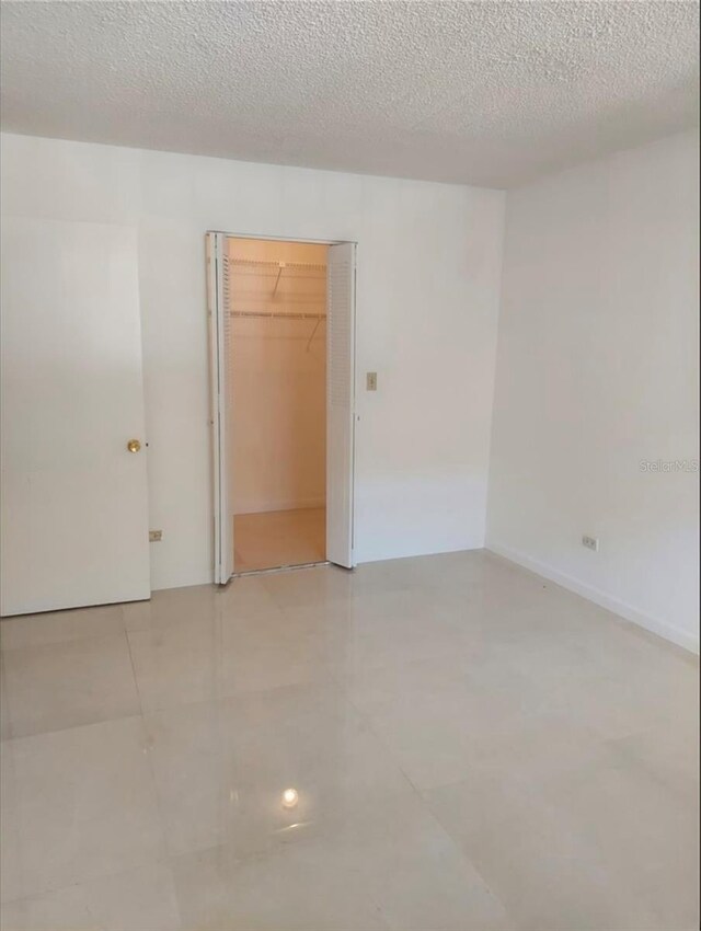 spare room featuring a textured ceiling