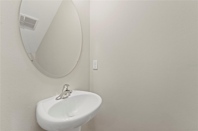 bathroom featuring sink