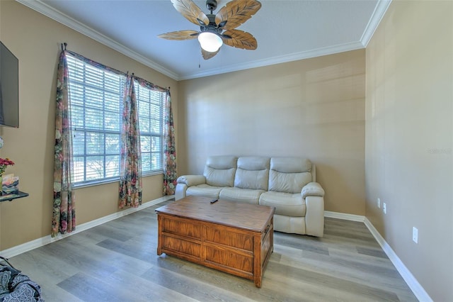 living room featuring light hardwood / wood-style floors, ceiling fan, and crown molding