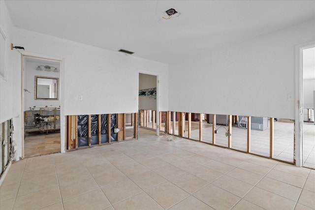 spare room featuring light tile patterned floors