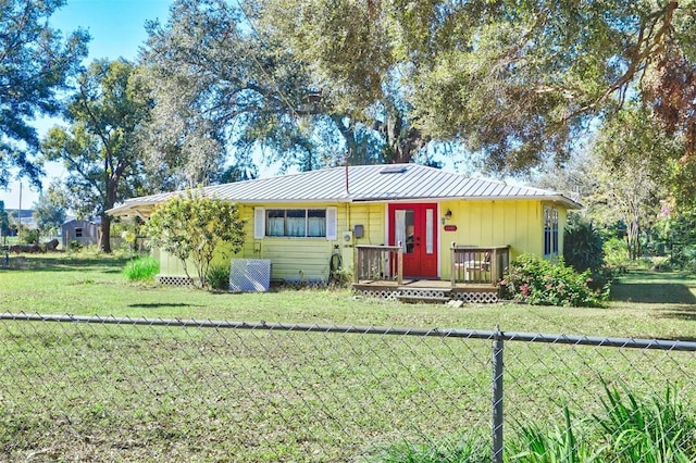 ranch-style home with a front yard